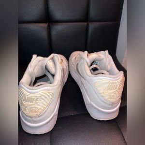 NIKE rosegold, tan n white shoes ♥️